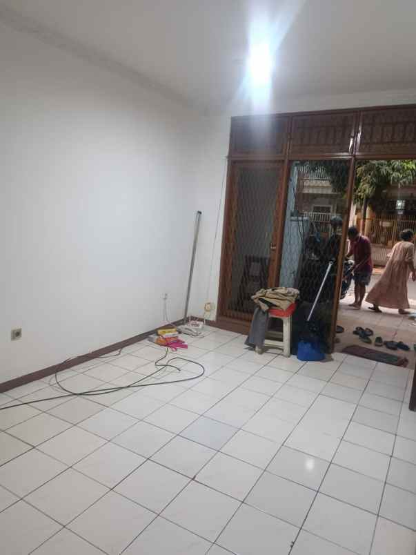 dijual rumah taman modern
