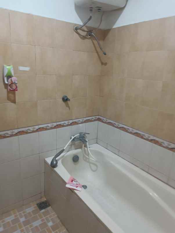 dijual rumah taman modern