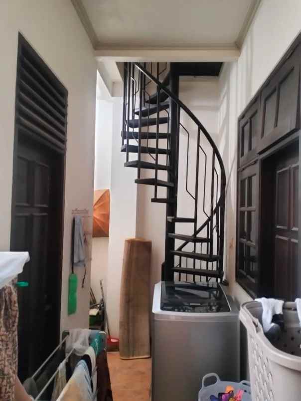 dijual rumah taman pondok indah wiyung
