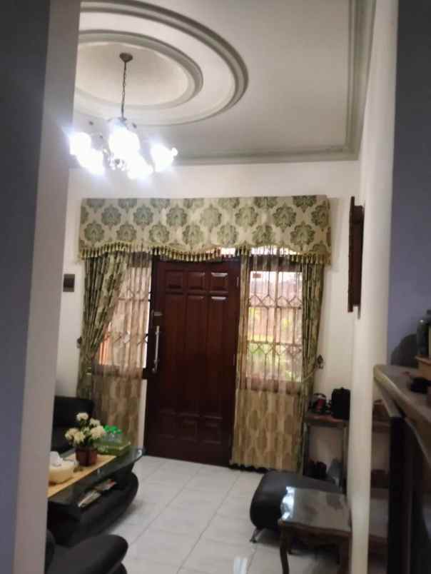 dijual rumah taman pondok indah wiyung