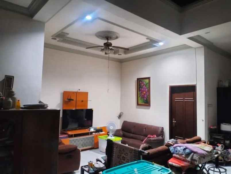 dijual rumah taman pondok indah wiyung