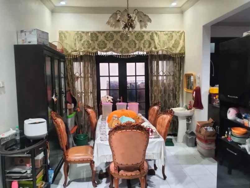 dijual rumah taman pondok indah wiyung