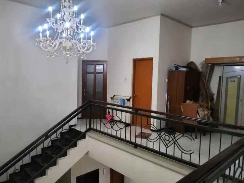 dijual rumah taman pondok indah wiyung