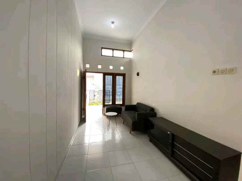 dijual rumah tamanan