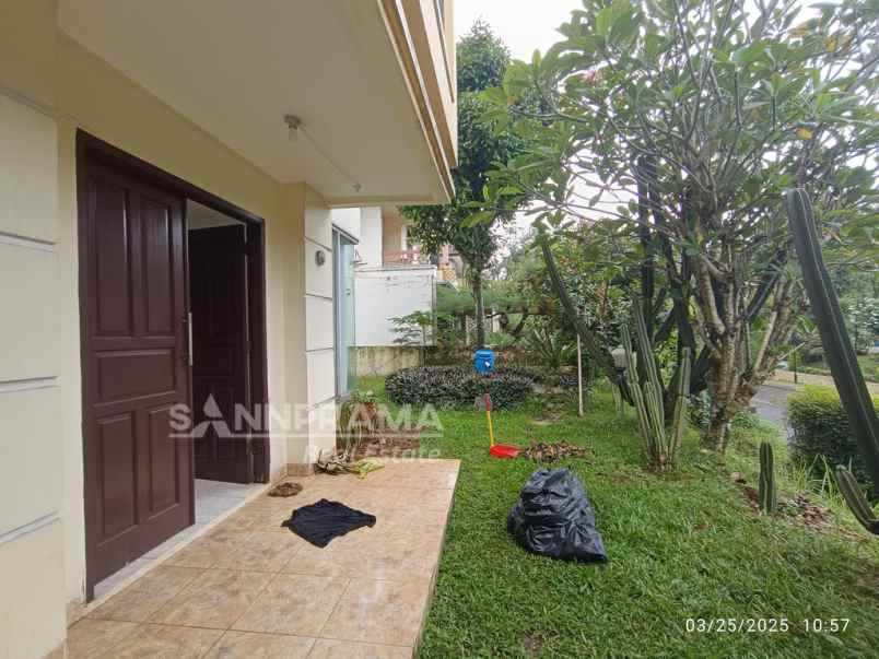 dijual rumah telaga golf