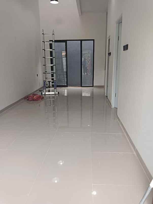 dijual rumah telaga mas