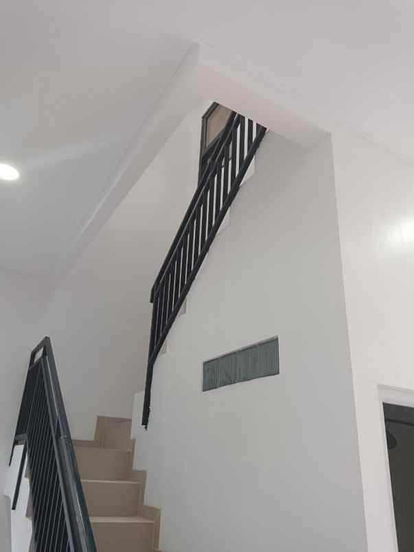 dijual rumah telaga mas