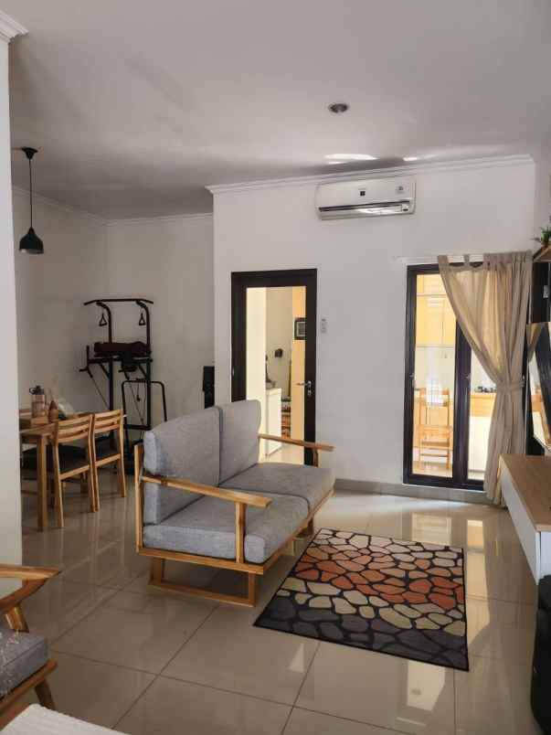 dijual rumah telukjambe timur