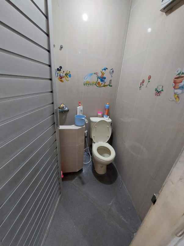 dijual rumah tenggilis