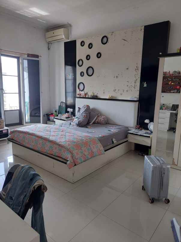 dijual rumah tenggilis