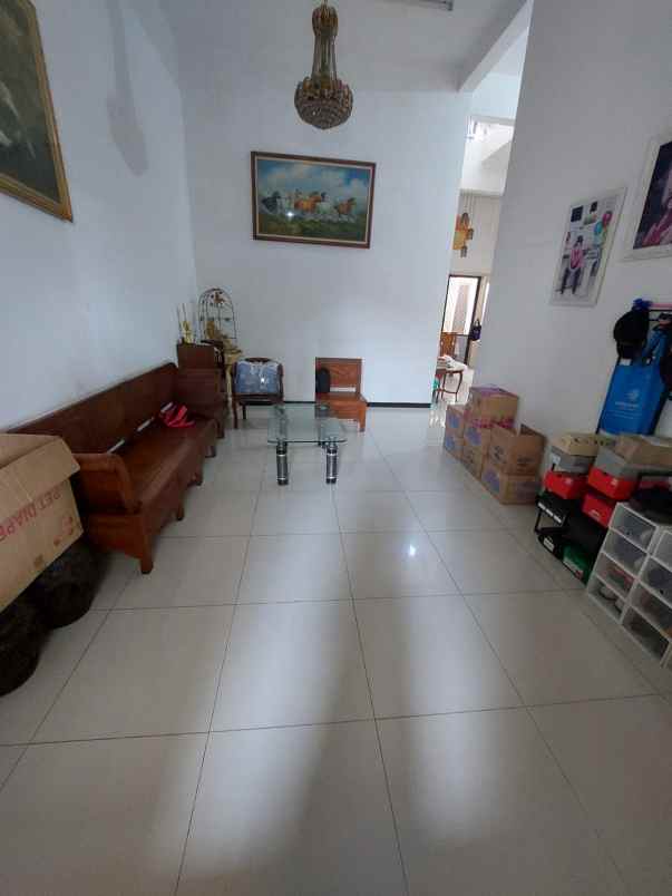 dijual rumah tenggilis
