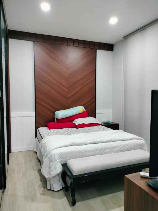 dijual rumah the mansion pakuwon indah