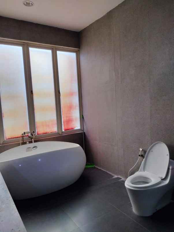 dijual rumah the mansion pakuwon indah