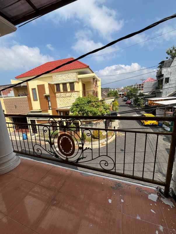 dijual rumah villa bukit tidar