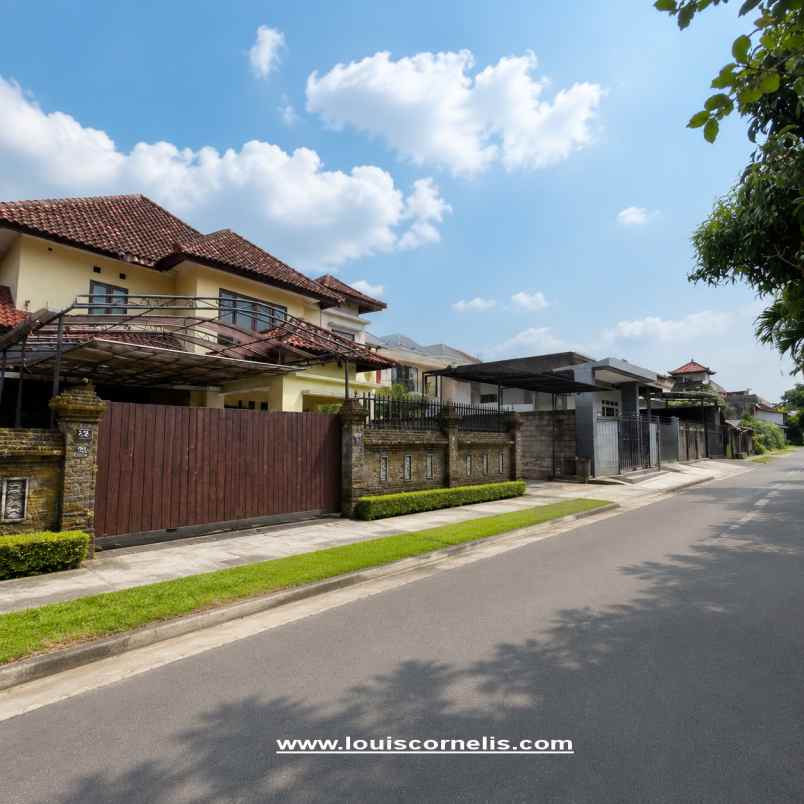 dijual segera rumah besar di ubung denpasar