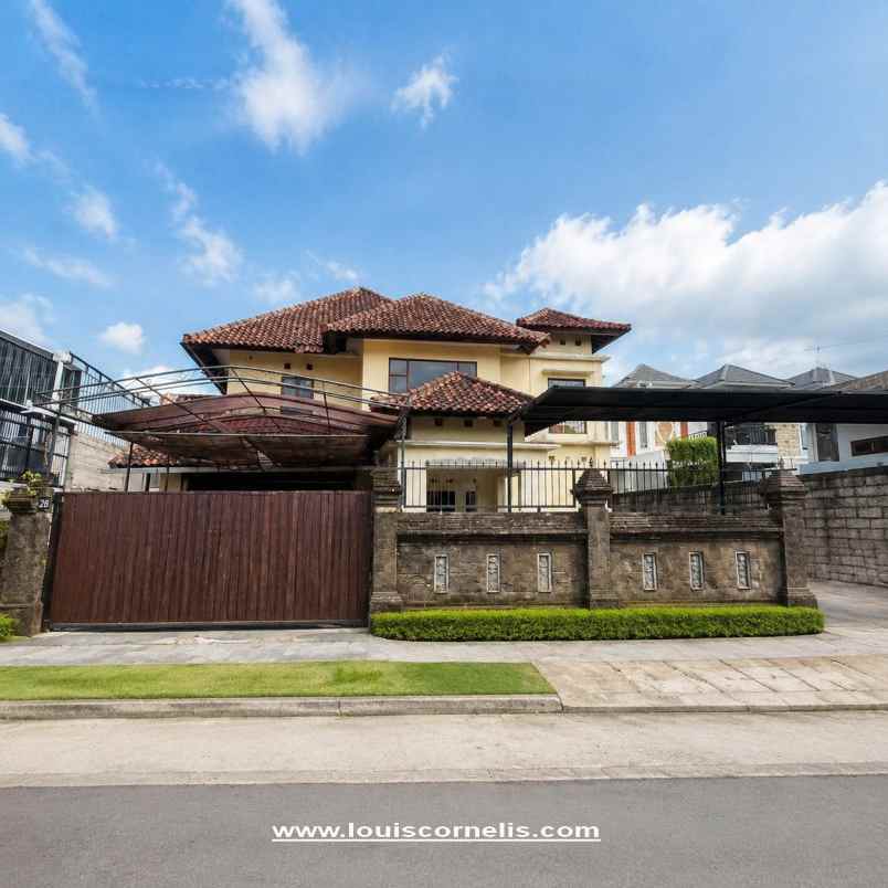 dijual segera rumah besar di ubung denpasar