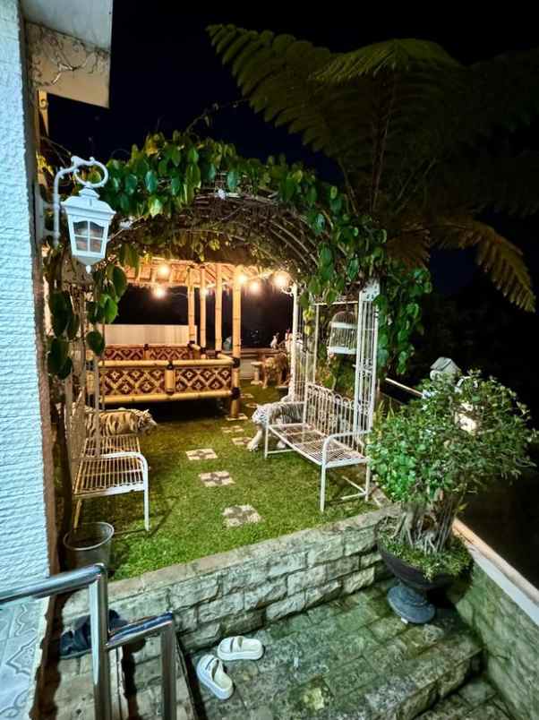 dijual villa dago giri bandung