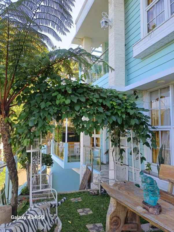 dijual villa dago giri bandung