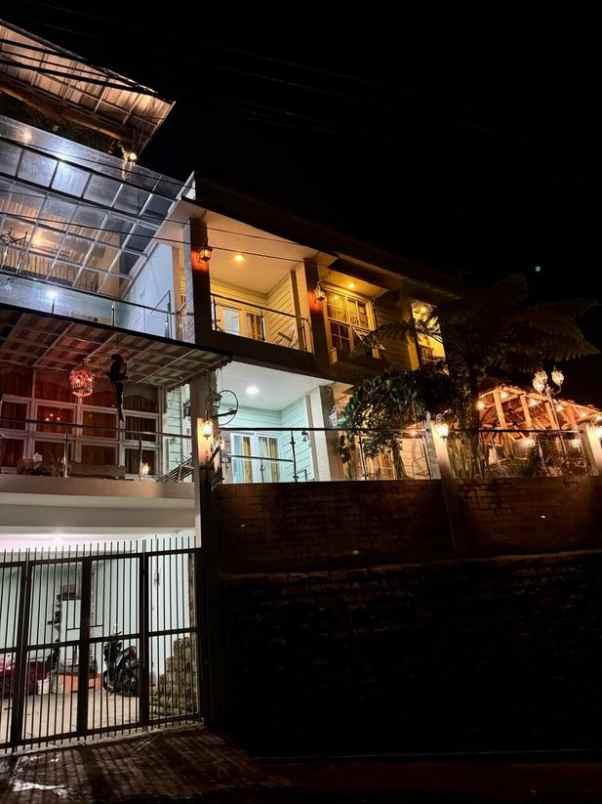 dijual villa dago giri bandung