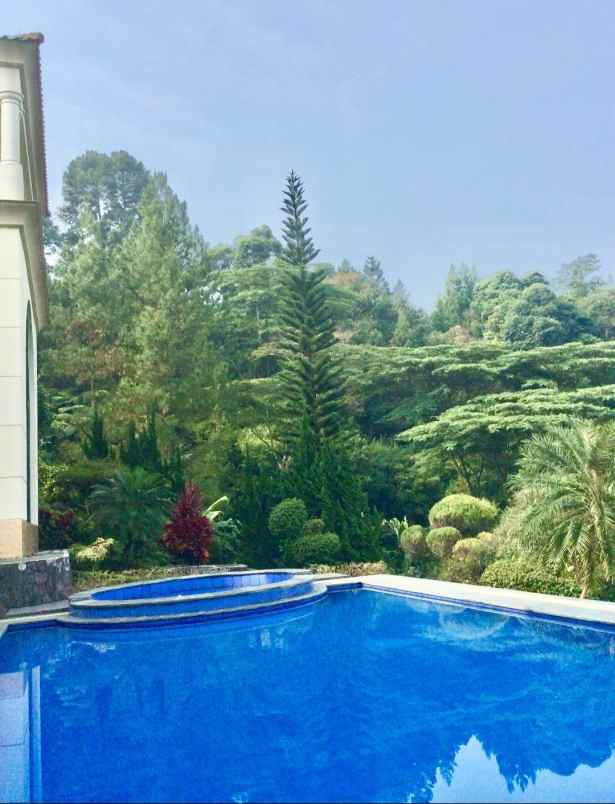 dijual villa di mega mendung puncak bogor