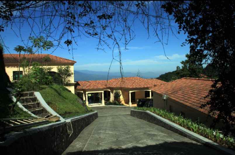 dijual villa di mega mendung puncak bogor
