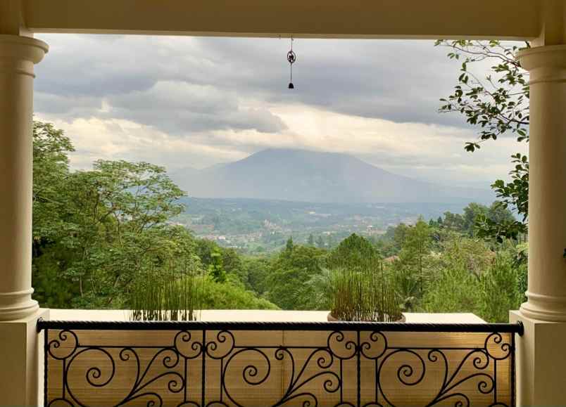 dijual villa di mega mendung puncak bogor