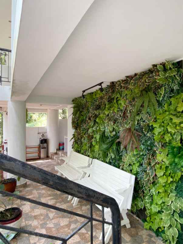 dijual villa jl mega mendung puncak