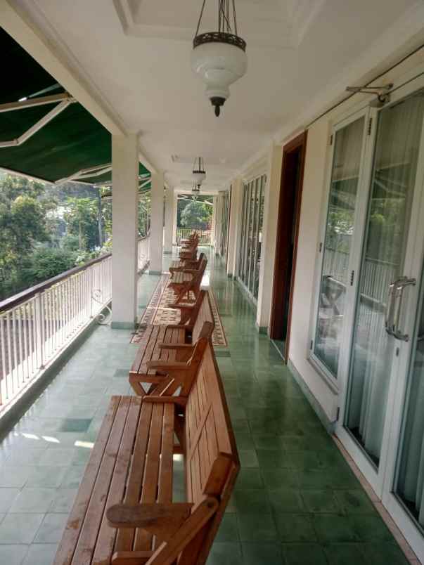 dijual villa mega mendung cisarua