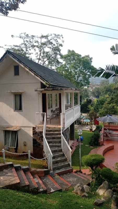 dijual villa mega mendung cisarua