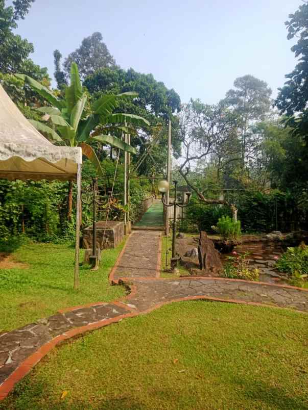 dijual villa mega mendung cisarua