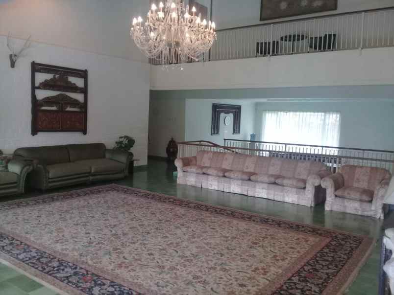 dijual villa mega mendung cisarua