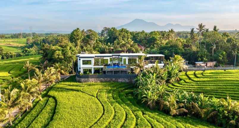 dijual villa mewah dengan view sawah di beraban