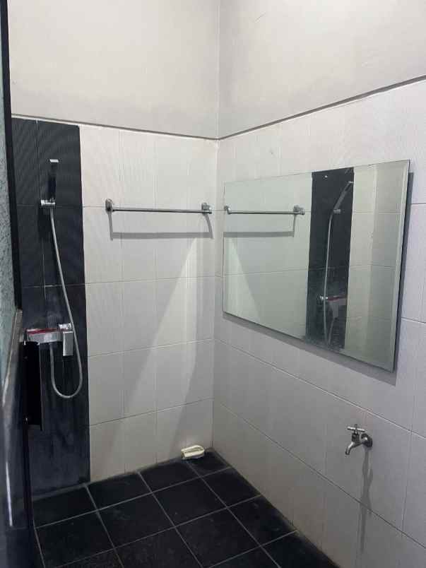 dijual villa oro oro ombo