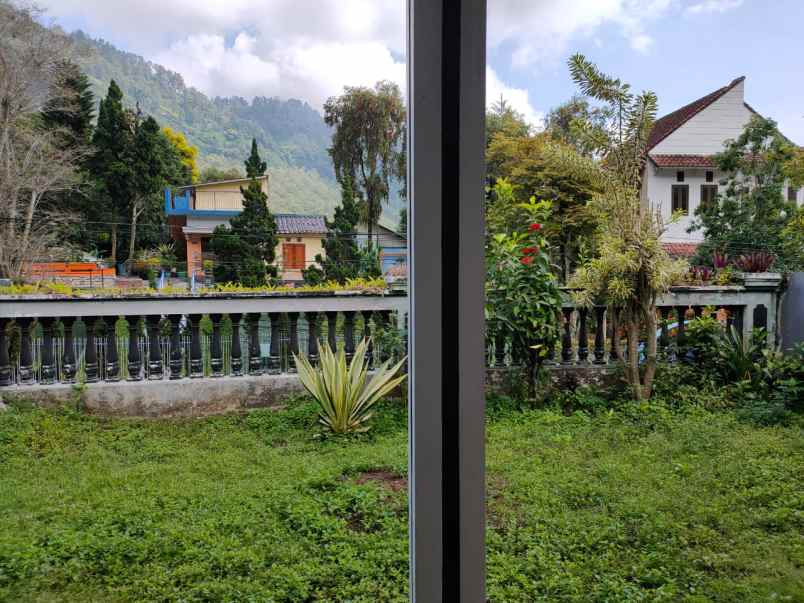 dijual villa songgokerto