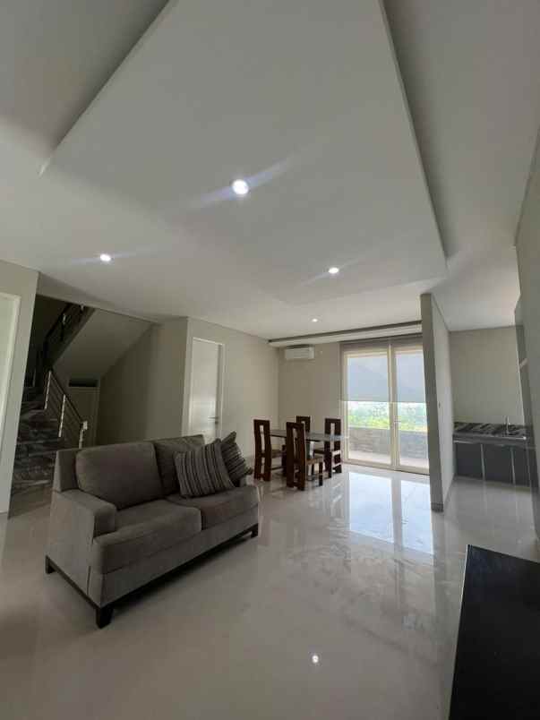 dijual villa the taman dayu rosewood hills