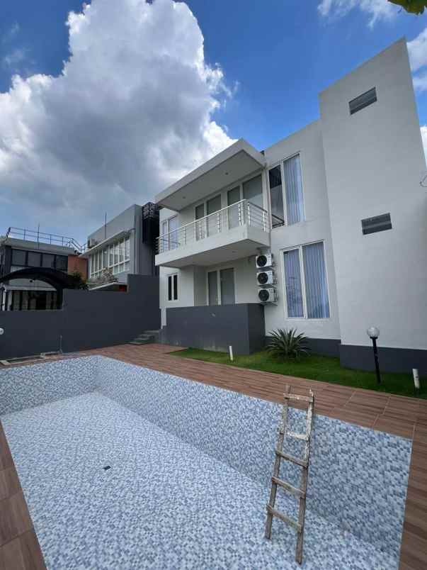 dijual villa the taman dayu rosewood hills