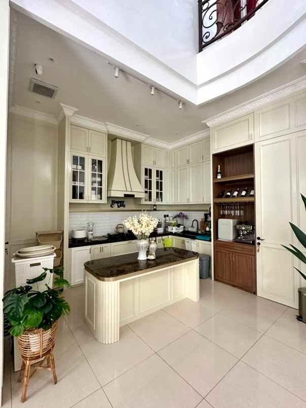 dijuwal rumah sultan 2 lt full furnished