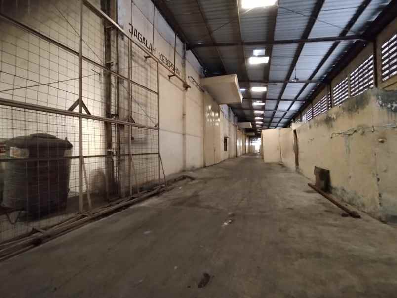 disewakan gudang ex pabrik di margomulyo indah