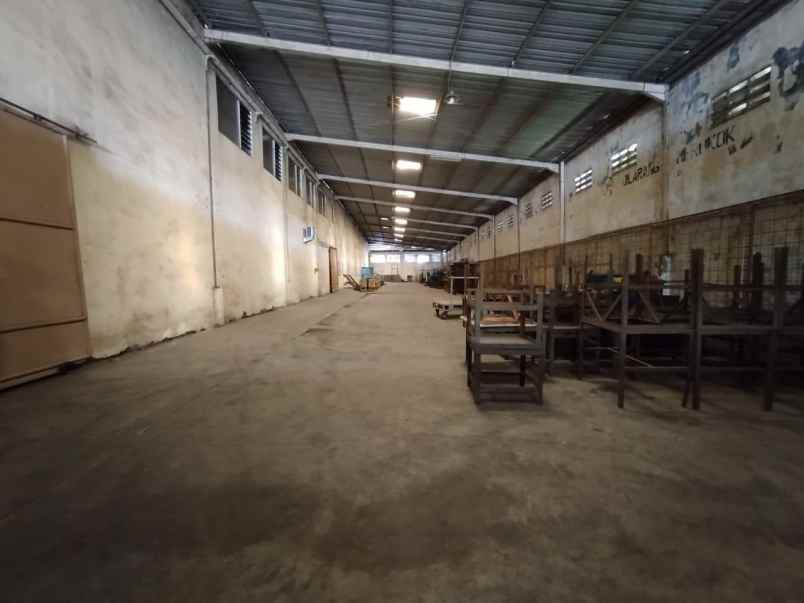 disewakan gudang ex pabrik di margomulyo indah