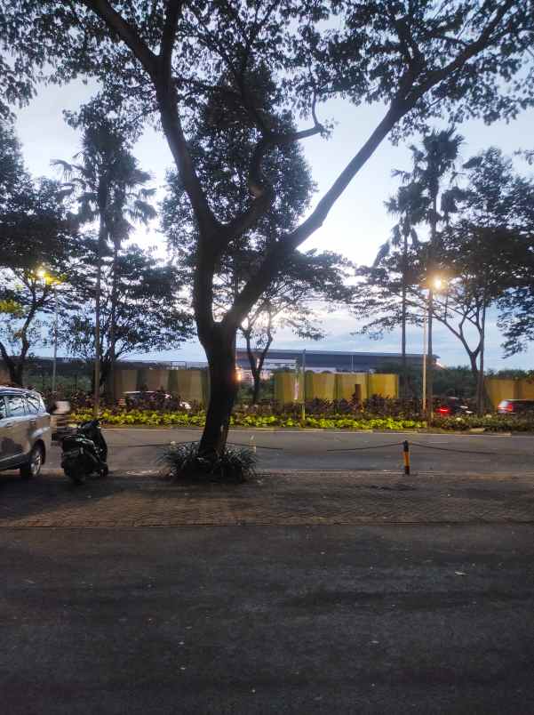 disewakan ruko crown hadap boulevard green lake city