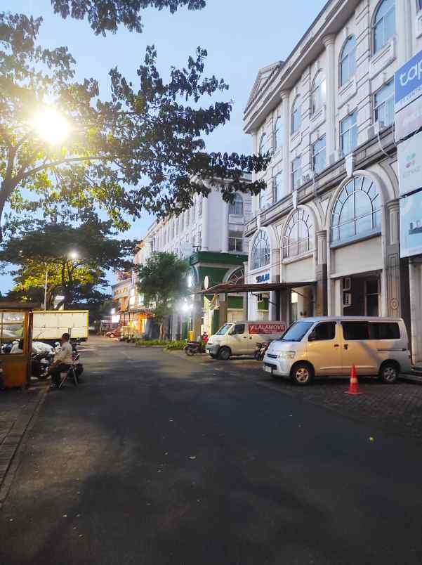 disewakan ruko crown hadap boulevard green lake city