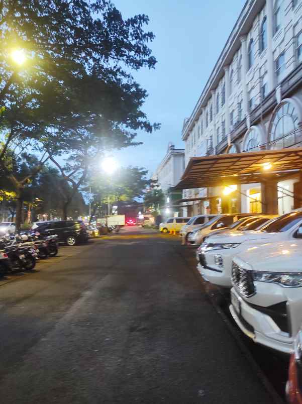 disewakan ruko crown hadap boulevard green lake city