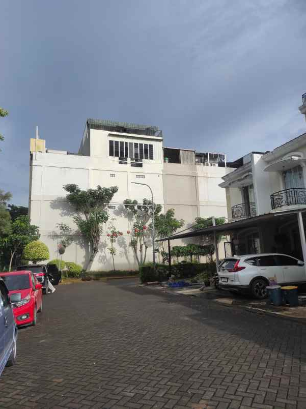 disewakan rumah green lake city cluster europa 6x15