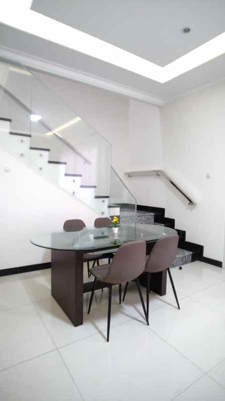 disewakan rumah pakuwon city