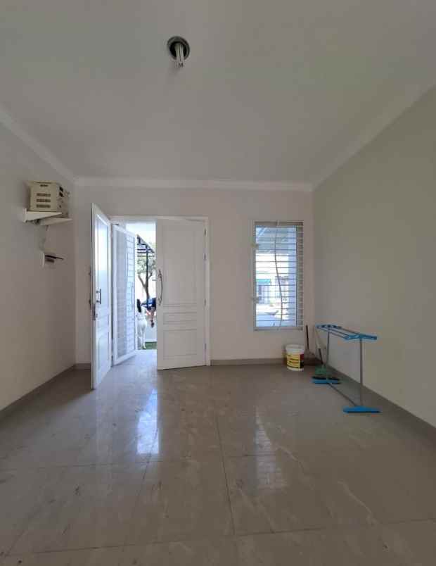 disewakan villa jalan boulevard barat raya