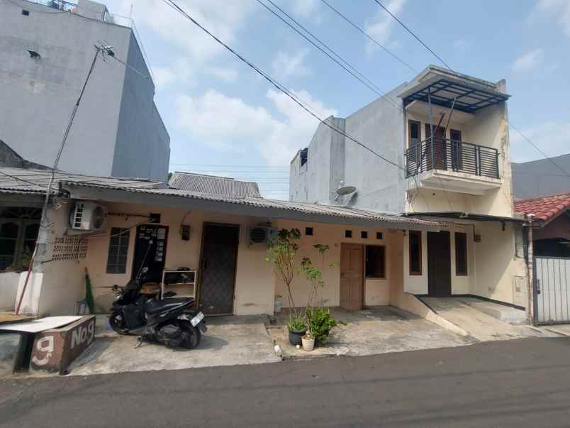 jual 2 rumah 1 lantai dan 2 lantai di dekat area rsupp