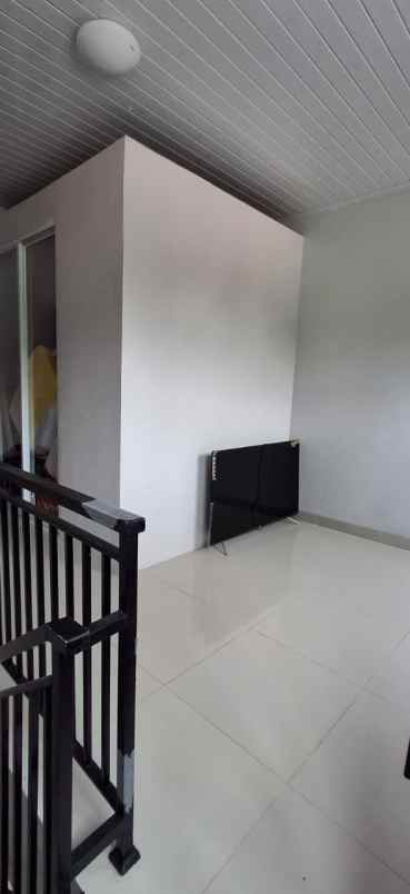 jual cepat town house 3 lantai leuwinanggung depok