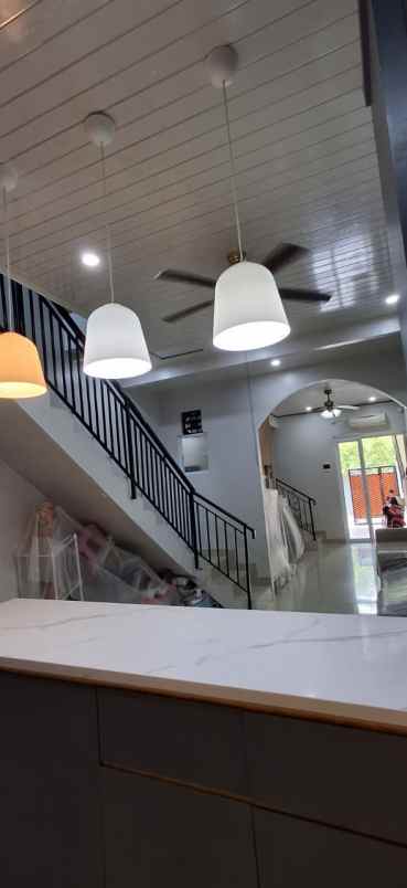 jual cepat town house 3 lantai leuwinanggung depok