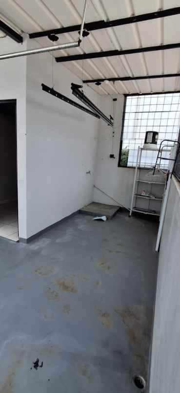 jual cepat town house 3 lantai leuwinanggung depok