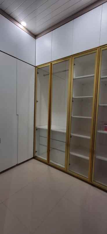 jual cepat town house 3 lantai leuwinanggung depok